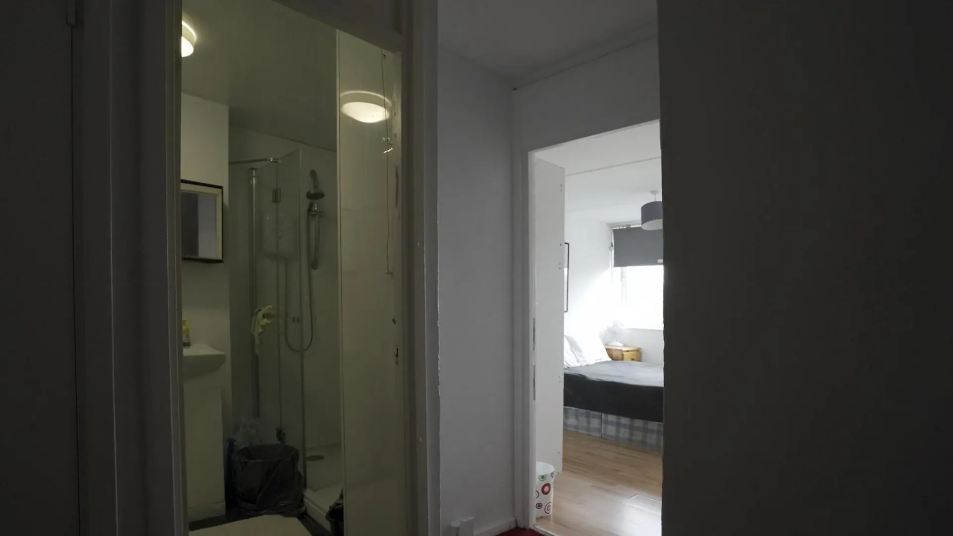 Double Room In Private Apartment London 0*,  Storbritannien